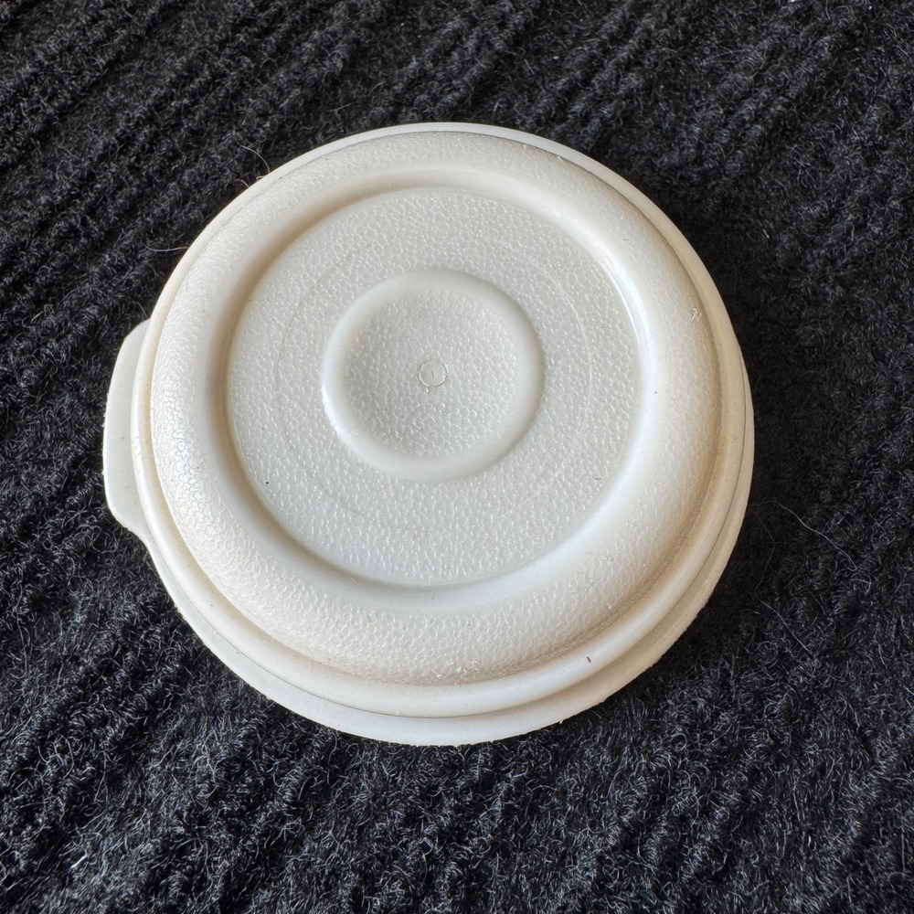 Rubbermaid "0"‎ Replacement Lid 0075 10 Almond Round Plastic 3 Inch